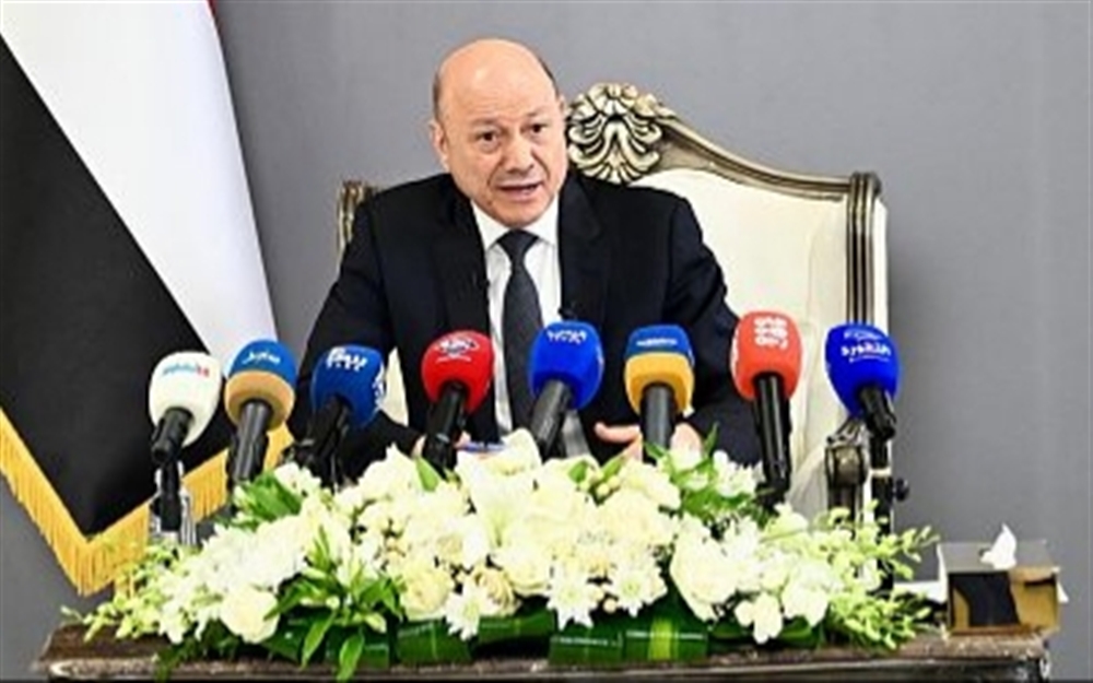 العليمي: القوات المسلحة تعمل ضمن قيادة وعمليات موحدة والفرصة أمام الحوثيين لإلقاء السلاح ماتزال متاحة