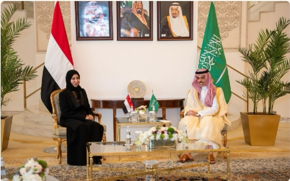 وزيرة الخارجية تبحث مع نظيرها السعودي  تعزيز التعاون ومواجهة تصعيد الحوثيين