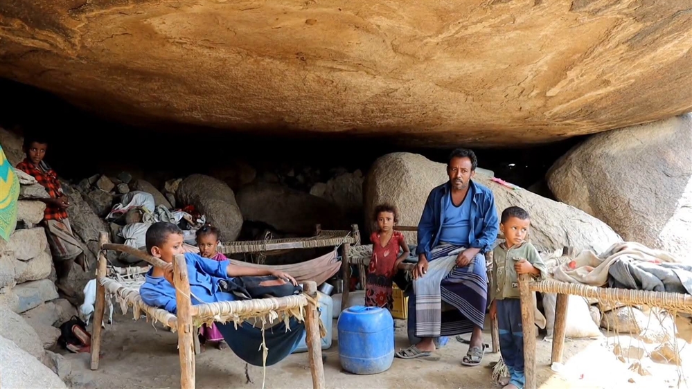 الحديدة.. الاعتداءات الحوثية تجبر 104 أسر على النزوح في حيس