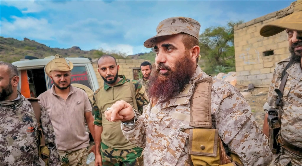 قائد العسكرية الرابعة يتفقد الخطوط الأمامية لجبهة الضالع ويشدد على الجاهزية