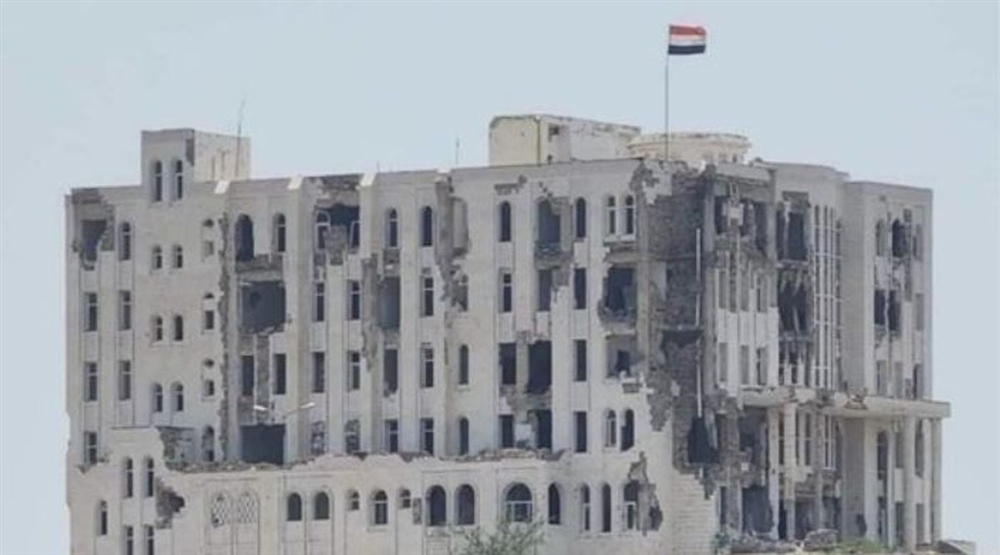 تعز.. قصف حوثي يستهدف المجمع القضائي في جبل الجرة