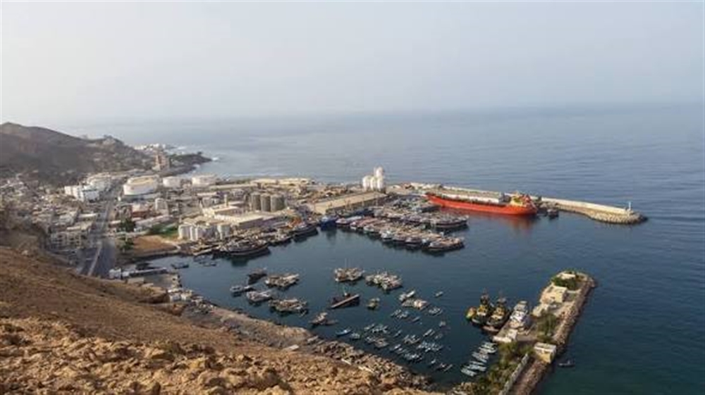 الخنبشي يصدر قرارًا بتشديد الرقابة على منافذ وموانئ حضرموت