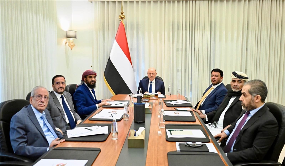 مجلس القيادة والحكومة يشددان على بقاء الجاهزية العسكرية والأمنية والاستخباراتية عند مستوياتها القصوى