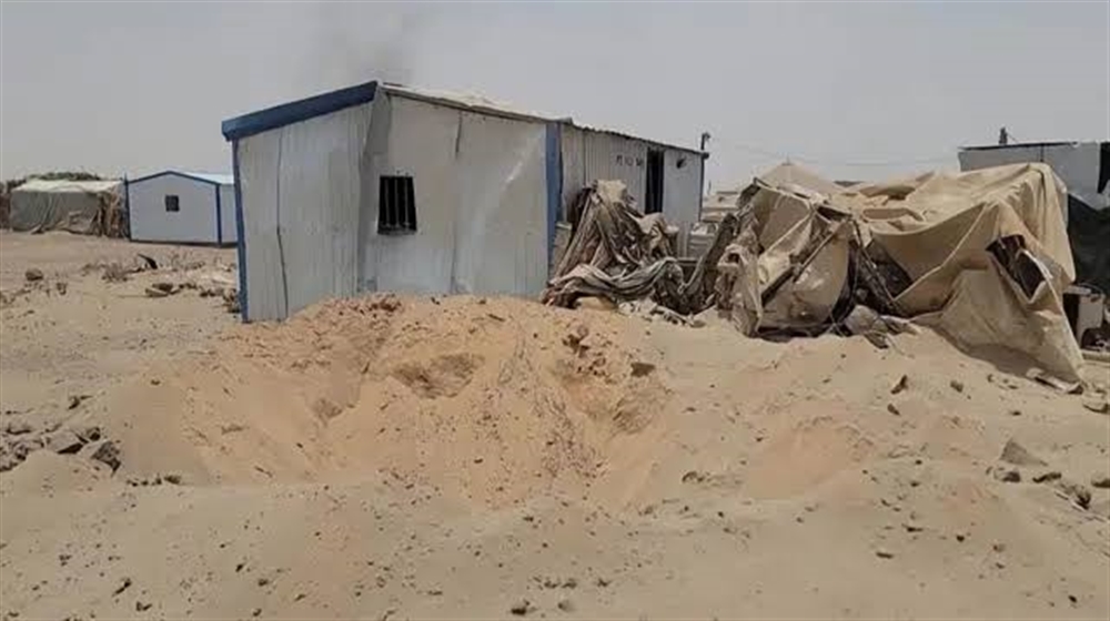 مقتل طفلين وإصابة 15 آخرين بقصف باليستي حوثي على مأوى للنازحين في مأرب