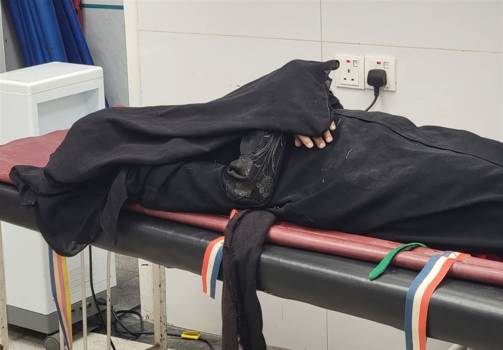 تعز.. مليشيا الحوثي تقتل امرأة وجنينها بقصف استهدف منازل سكنية في الشقب
