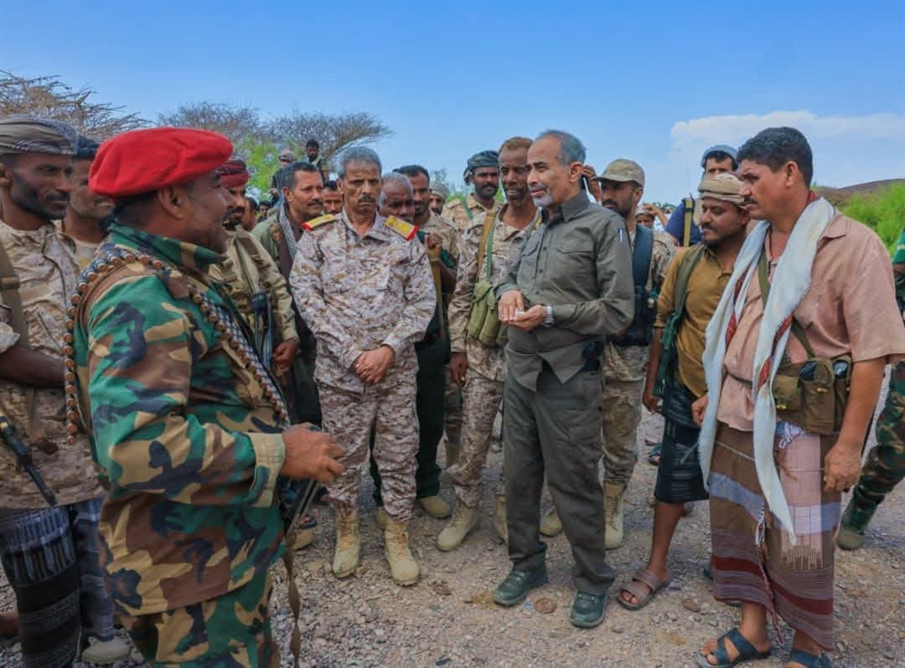 الصبيحي وقيادات عسكرية تطّلع على جاهزية القوات في جبهات باب المندب وطور الباحة وجنوبي تعز