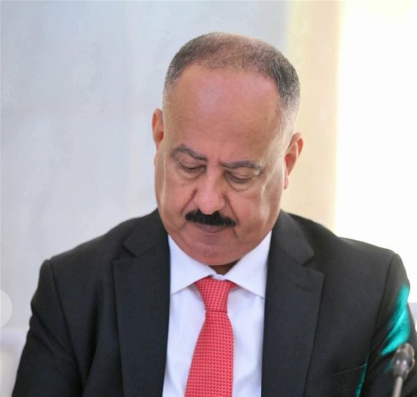 وزير النقل يوجه بتشغيل خمسة باصات حكومية لنقل طلاب الجامعات في عدن
