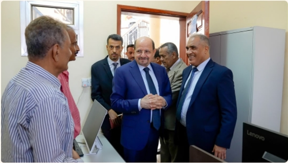 رئيس الوزراء يوجه باستيعاب الطلاب النازحين في المدارس الحكومية