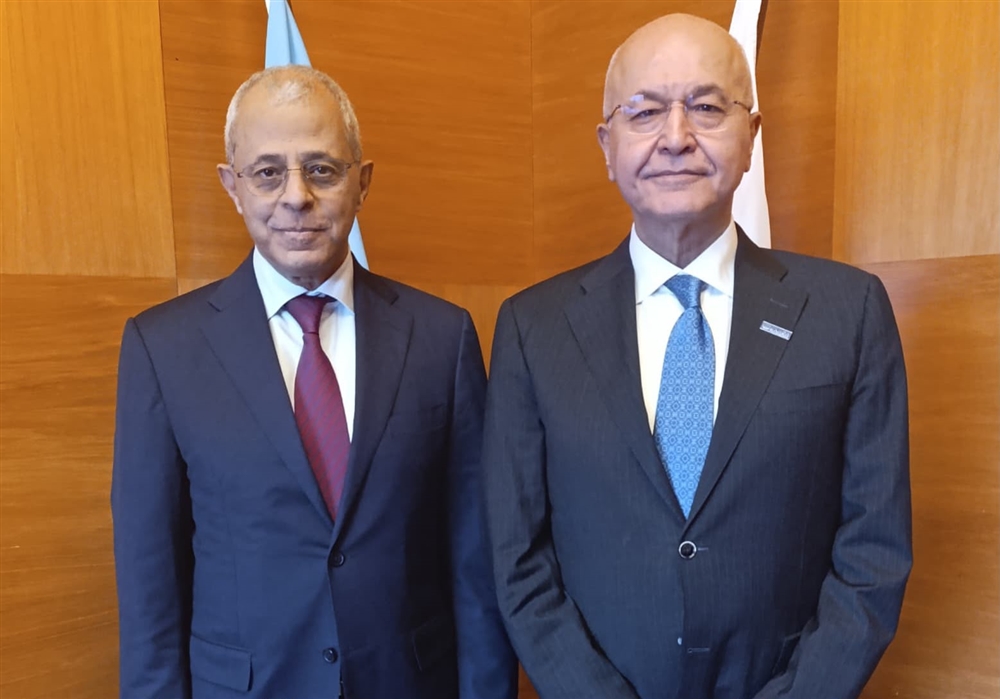 الحكومة اليمنية تبحث مع المفوضية السامية تداعيات النزوح وتفاقم الأزمة الإنسانية
