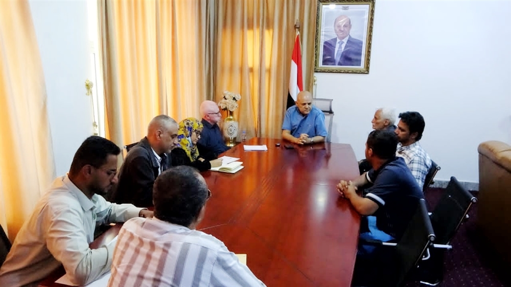 محافظ تعز يوجه بتوثيق الآثار الإنسانية والاقتصادية للحصار الحوثي