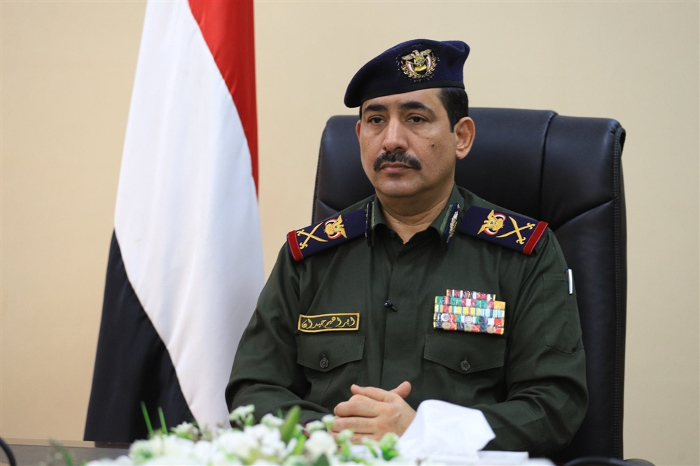 وزير الداخلية: الهجوم الحوثي على معسكر العلم لن يثني الأجهزة الأمنية عن واجبها