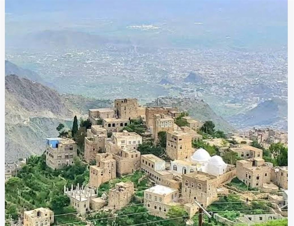 قصف حوثي بالمدفعية يستهدف قرى في صبر الموادم شرق تعز