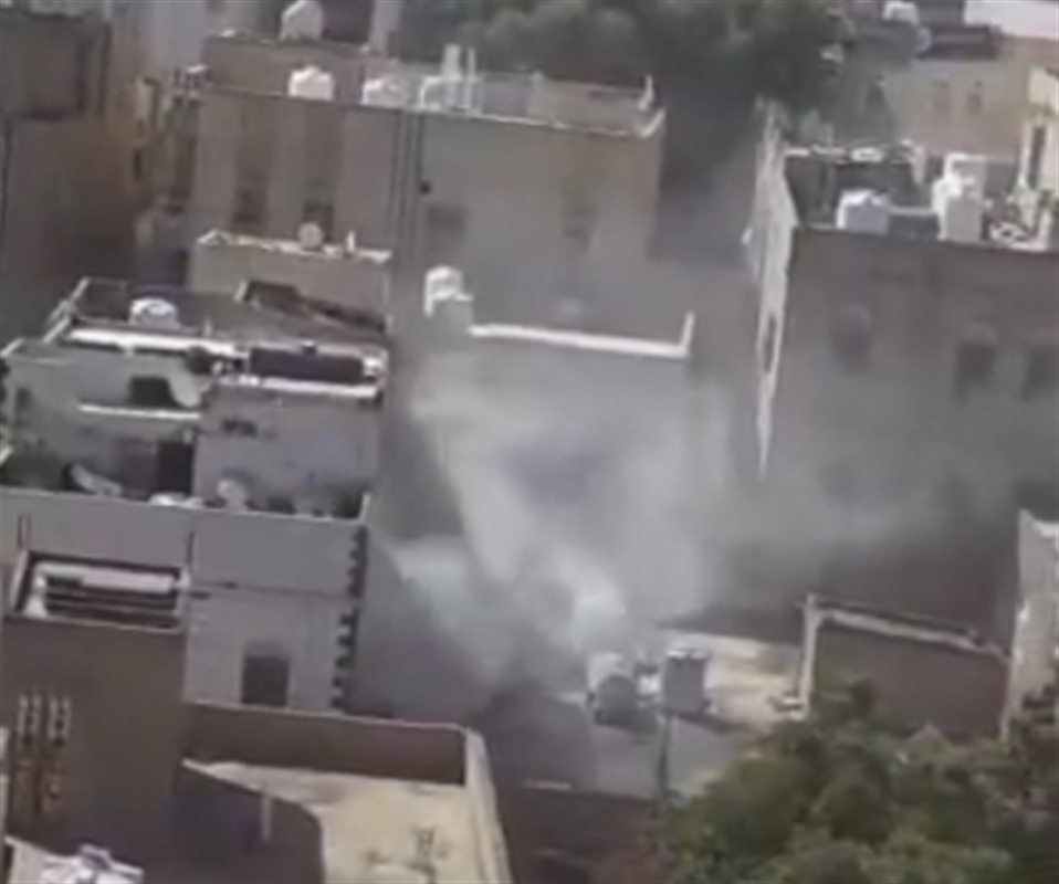 مليشيا الحوثي تقصف مسجدا ومدرسة في صبر بتعز
